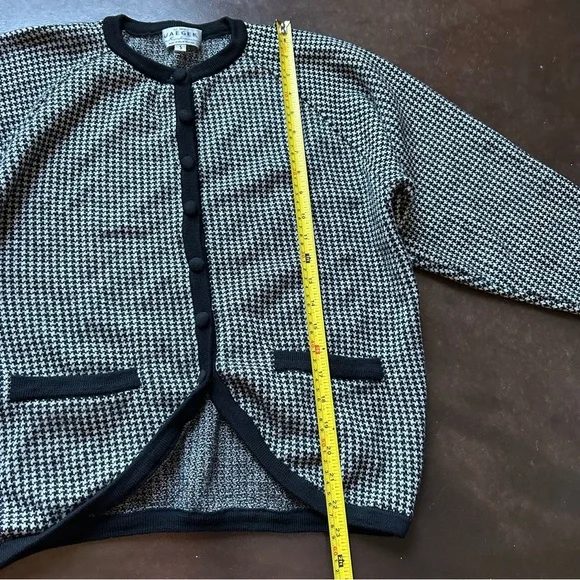 100% wool vintage cardigan- black and white houndstooth- jaeger- small - Picture 15 of 16